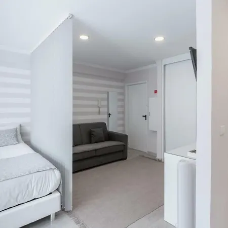 Apartment Poetry Loft *